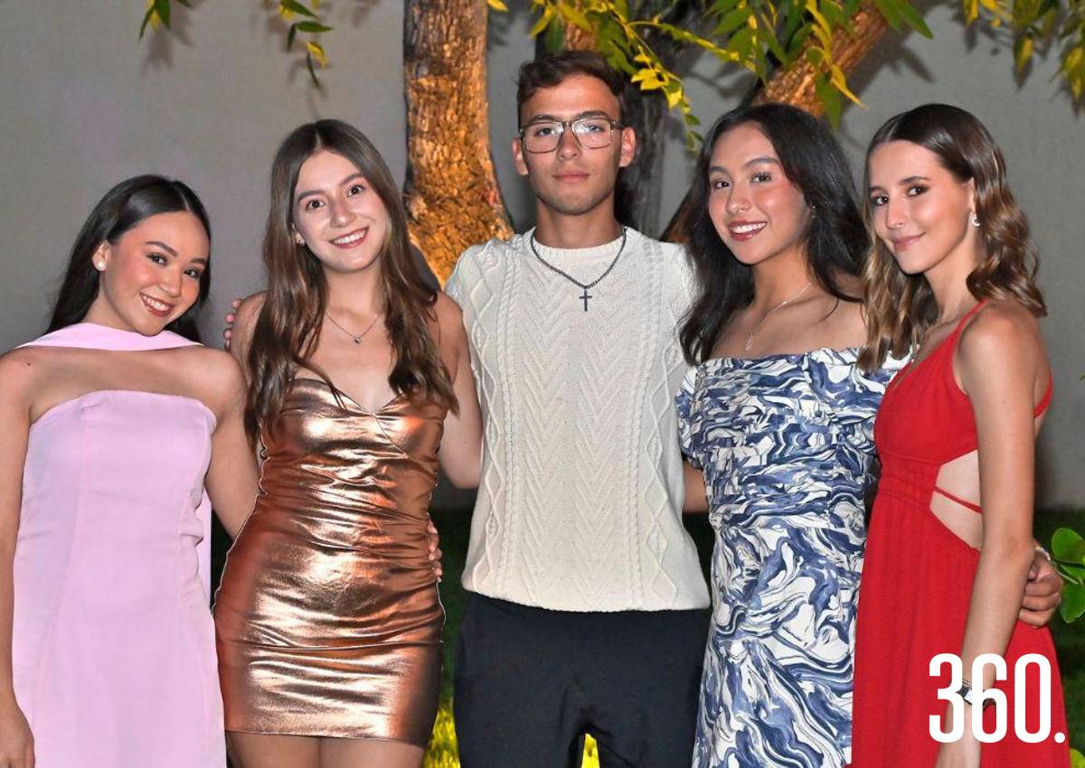 GRADUADOS DE PREPA DEL CIZ CELEBRAN FIN DE CURSOS GRADUADOS DE PREPA DEL CIZ CELEBRAN FIN DE CURSOS