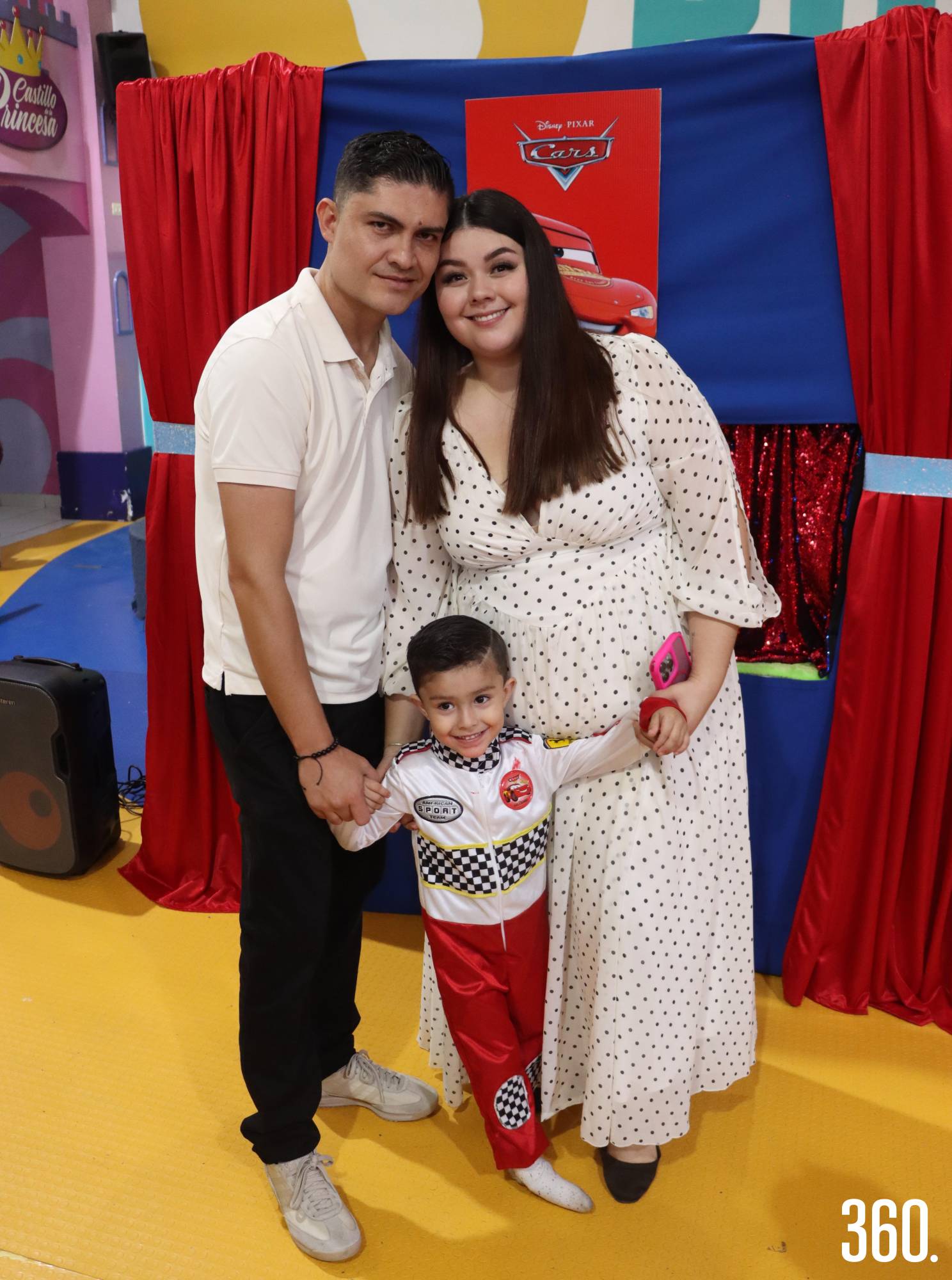 Gerardito junto a sus padres, Gerardo Valdez y Nadia Lara. $!Gerardito junto a sus padres, Gerardo Valdez y Nadia Lara.