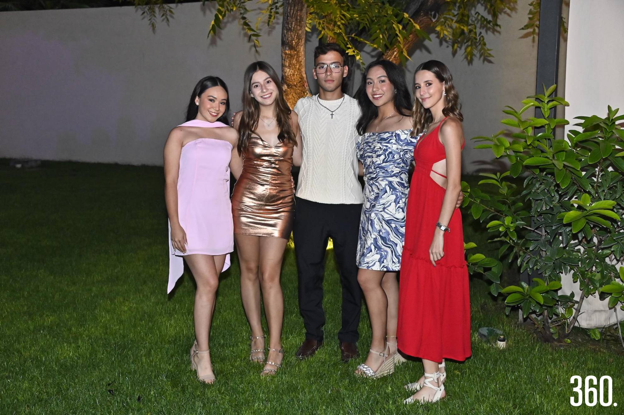 Comité de graduación, Ana Elisa Hernández, Miranda Coss, Morris Villarreal, Regina Mora y Regina Saucedo. $!Comité de graduación, Ana Elisa Hernández, Miranda Coss, Morris Villarreal, Regina Mora y Regina Saucedo.