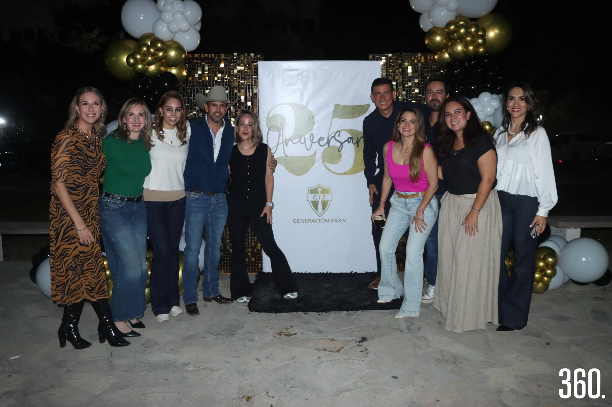 Los organizadores fueron Sandra Natividad, Jorge Recio, Mauricio Mireles, Rodrigo Montes de Oca, Eva Farías, Diana Alanís, Ary Ramos, Mónica Velázquez, Karina Rubiano y Diana Garza. $!Los organizadores fueron Sandra Natividad, Jorge Recio, Mauricio Mireles, Rodrigo Montes de Oca, Eva Farías, Diana Alanís, Ary Ramos, Mónica Velázquez, Karina Rubiano y Diana Garza.