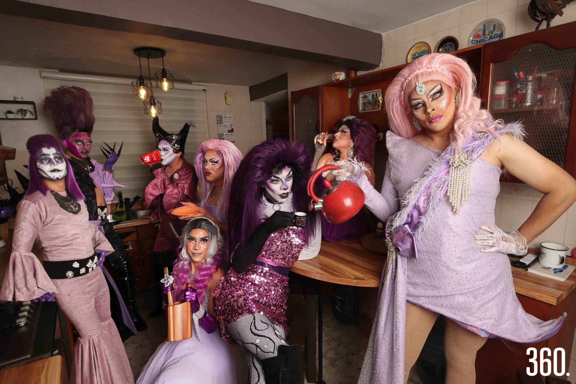 Casa Snake, una familia diversa unida por el arte drag y el apoyo mutuo, ofrece un refugio de amor, identidad y resistencia en Saltillo. $!Casa Snake, una familia diversa unida por el arte drag y el apoyo mutuo, ofrece un refugio de amor, identidad y resistencia en Saltillo.