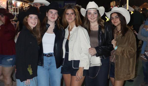 Katalina Peña, Paola Gracida, Roby Villarreal, Regina Badillo y María Navarro. Katalina Peña, Paola Gracida, Roby Villarreal, Regina Badillo y María Navarro.