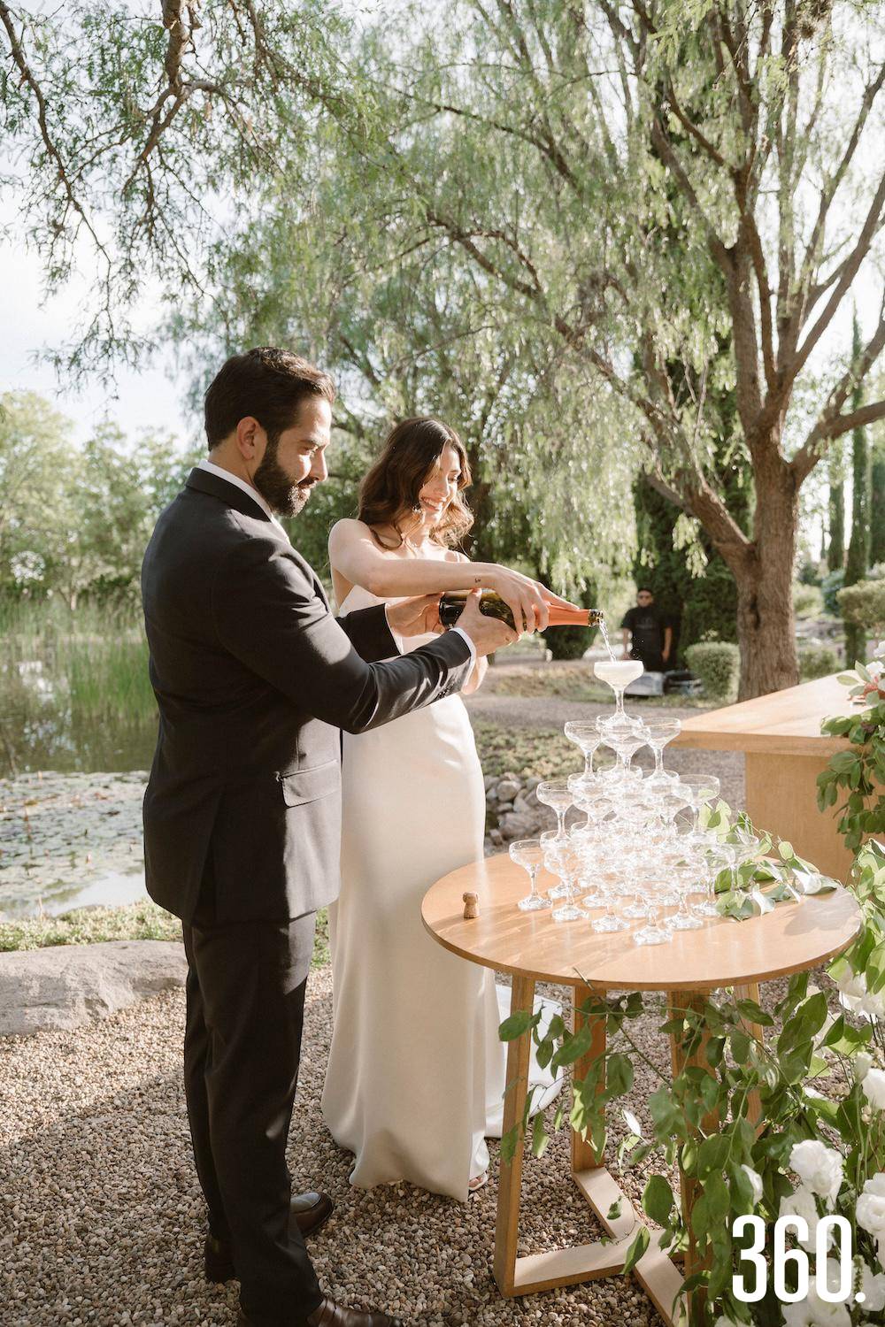 $!Brindis de la pareja.