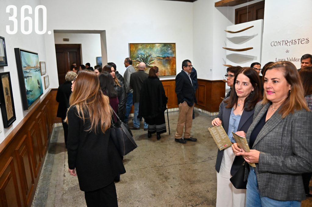 $!Asistentes en la sala de exposiciones.