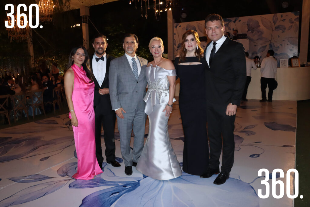 $!Lizzy Carrillo, Álvaro Suárez, Enrique Ayala, Bessy de las Fuentes, Aranzazu Olea y Josué Vázquez.