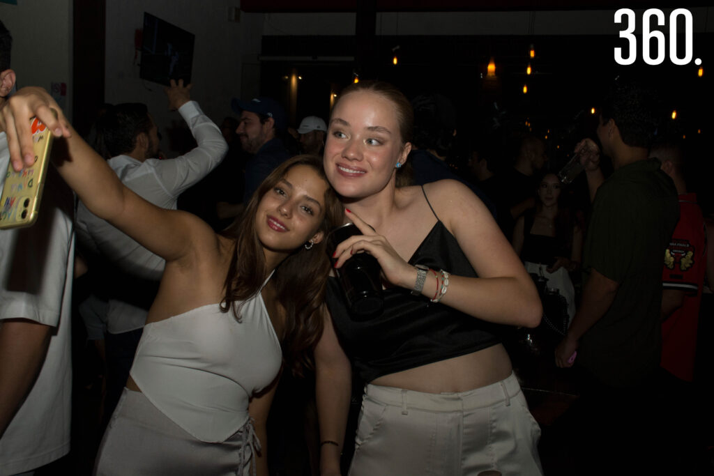 $!DISFRUTAN BRUNCH DE NOCHE