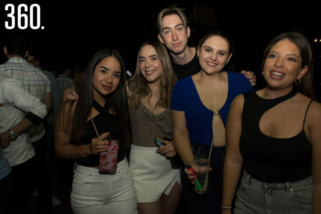 $!DISFRUTAN BRUNCH DE NOCHE