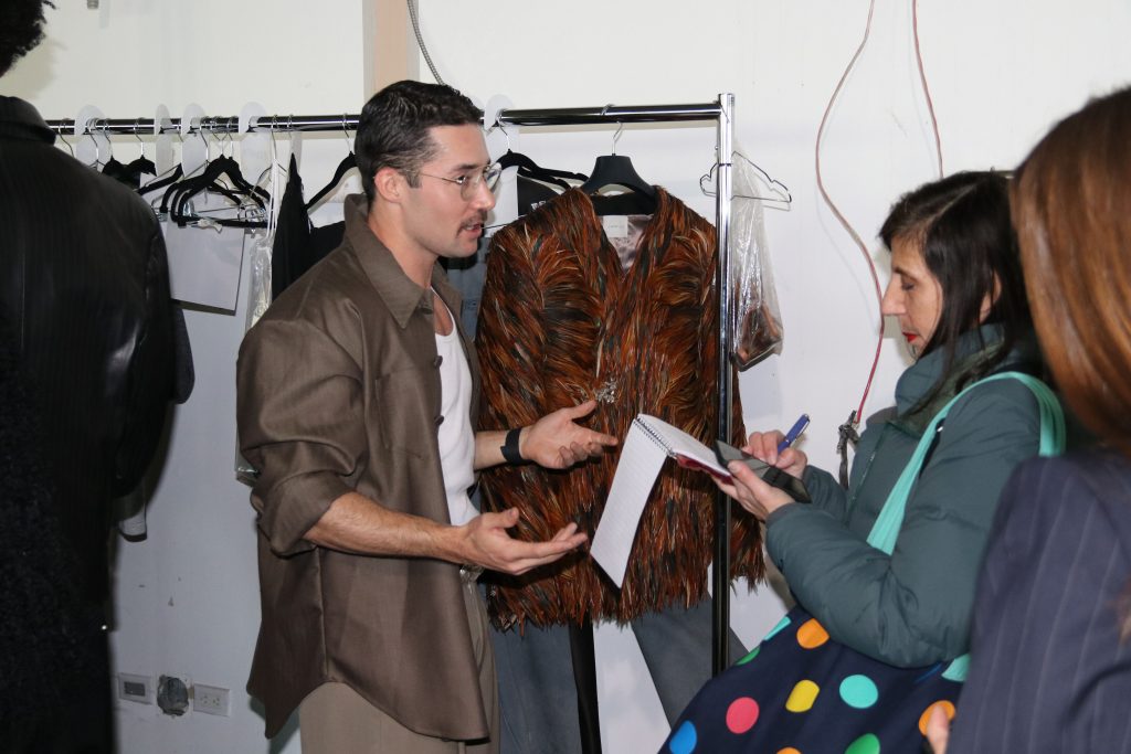 $!Campillo dando una entrevista.