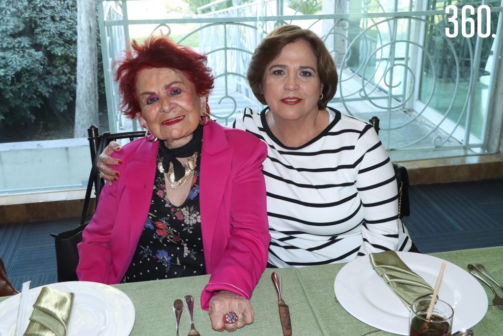 $!Tere Escamilla y Charis Oyervides de Villalobos.