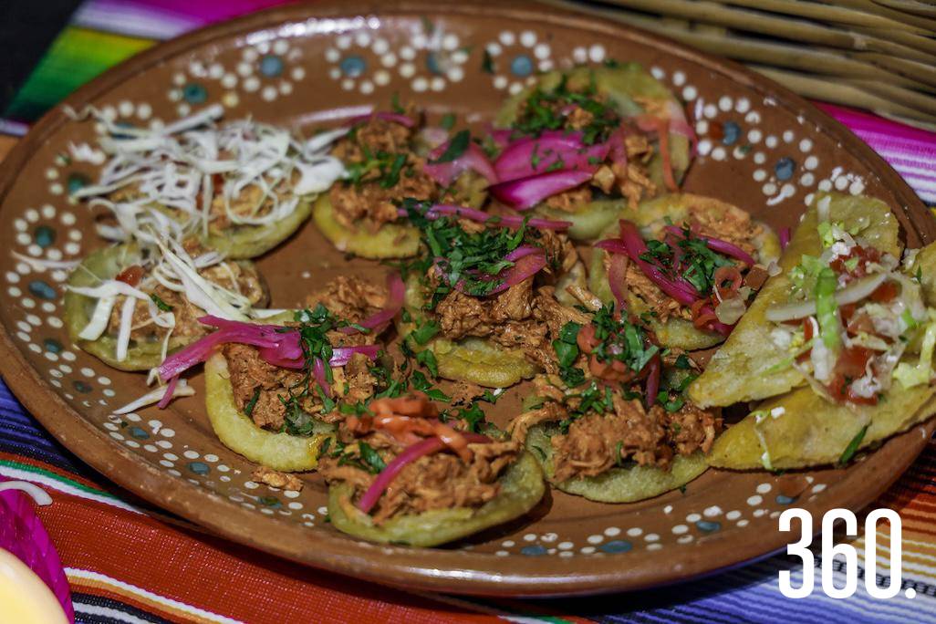 $!Sabores locales: 16 restaurantes ofrecieron una muestra de la rica gastronomía saltillense que conquistó a los asistentes.