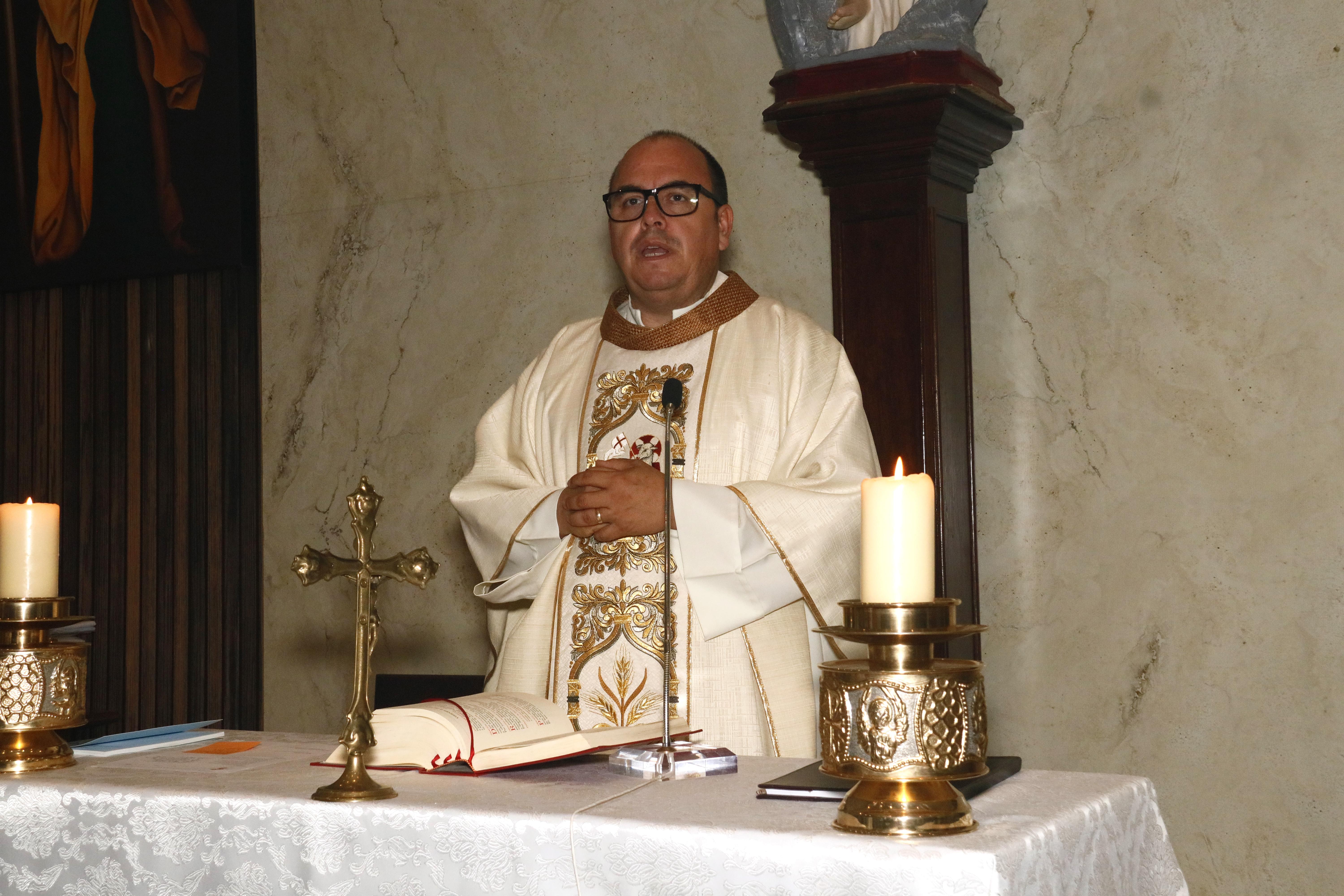 El párroco Luis Fernando Morales Perales ofició la misa.