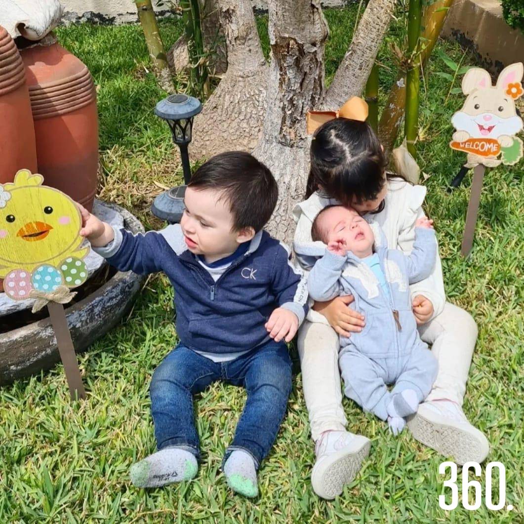$!Con sus hermanos.