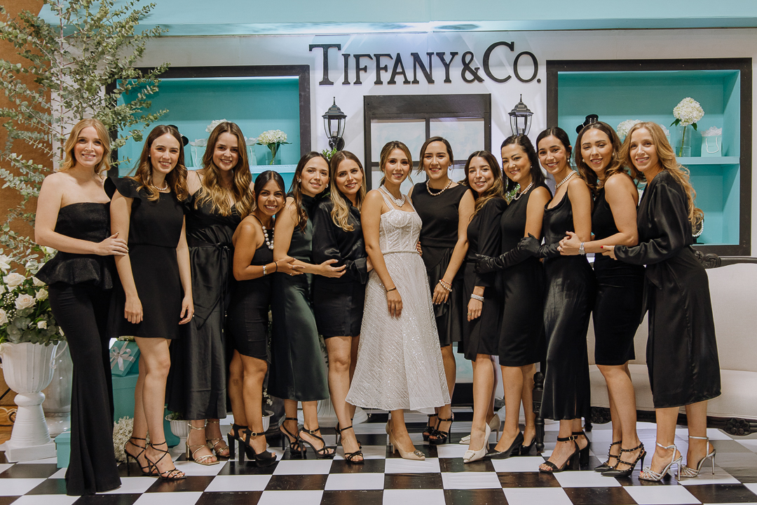 $!La futura novia con sus amigas.