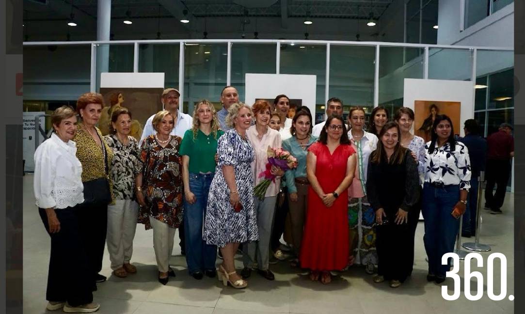 Teresa Galindo acompañada de sus invitados.