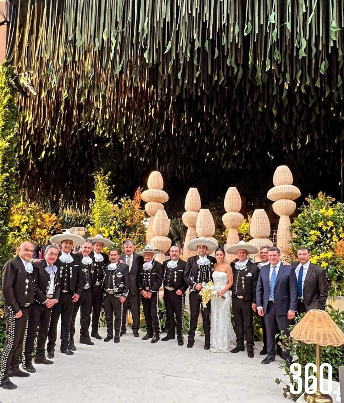 $!Celebraron su unión junto a sus amigos charros.
