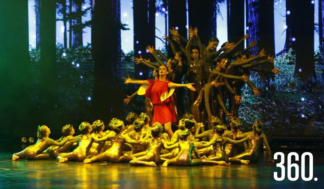 Las alumnas mostraron su talento y pasión por la danza durante el festival.