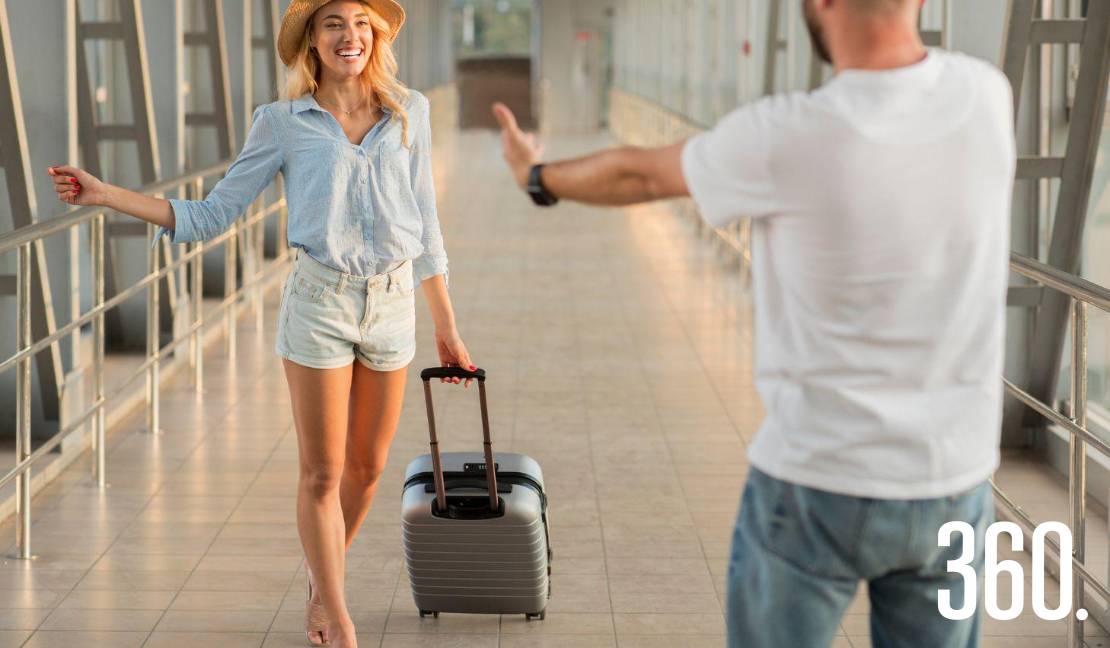 Entre despedidas, reencuentros y destinos por descubrir, los aeropuertos guardan historias que comienzan mucho antes de despegar.