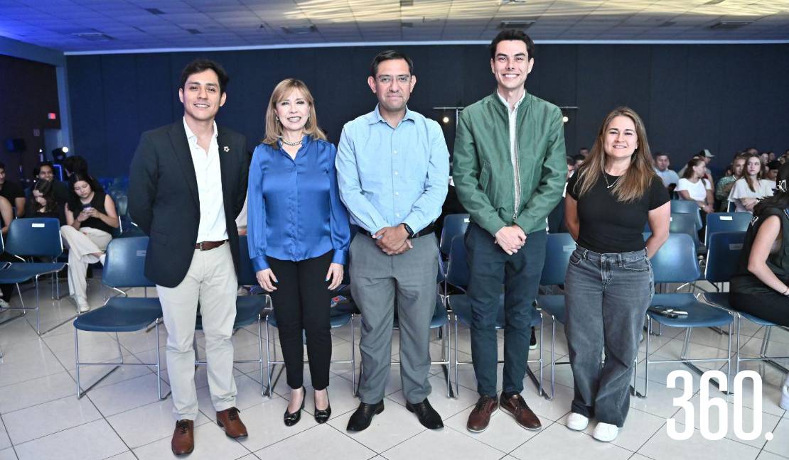 David Reyna, Nora Sarmiento, Edber Galindo, Adrián González y Karina Medrano.