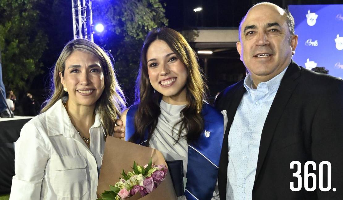 Gabriela Bustamante, Paulina y Luis Hernández.