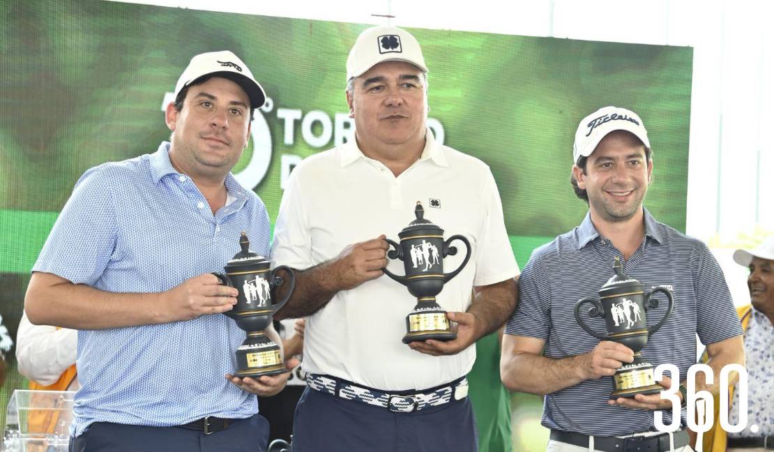 Daniel José Valdés, Oscar Valdés Treviño y Ricardo Villarreal del Bosque, ganadores del 1° lugar.
