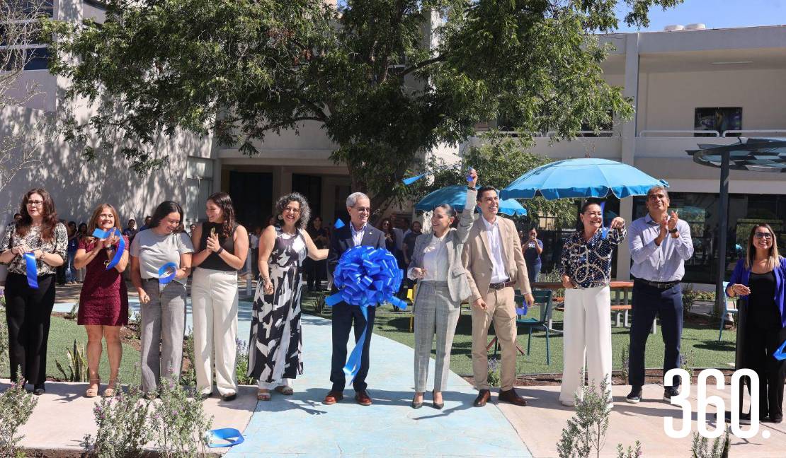 Autoridades inauguran la Plaza PrepaTec en Campus Saltillo.