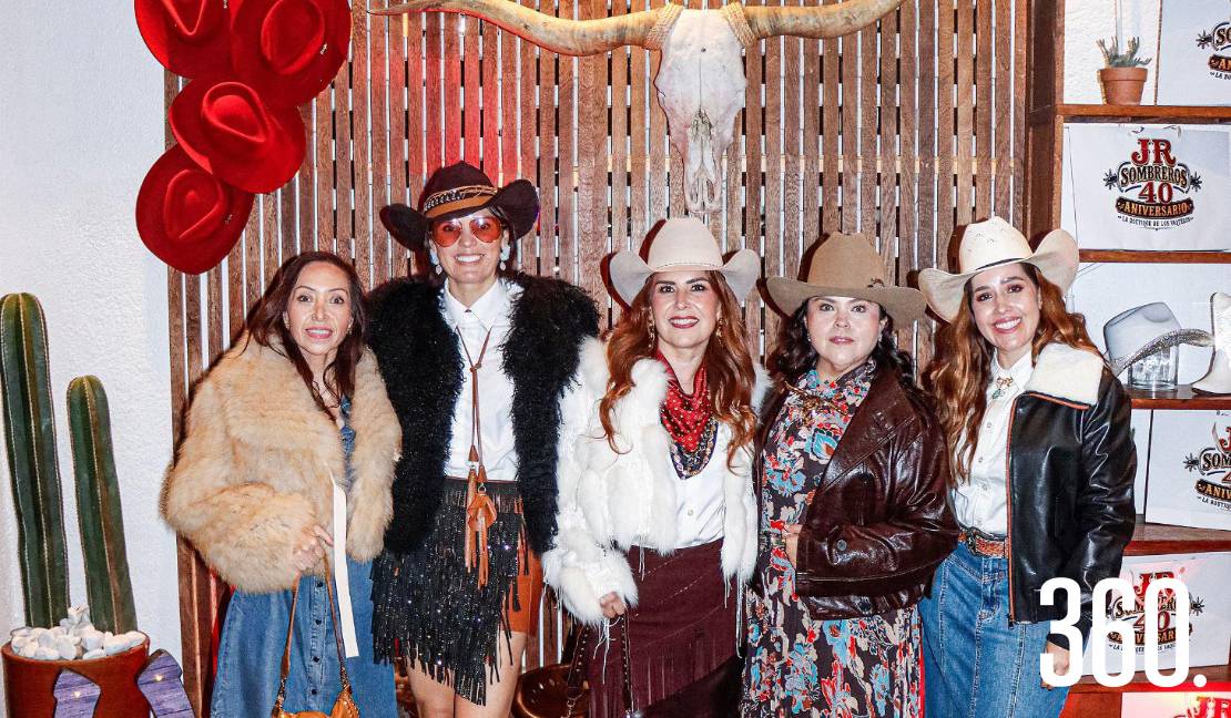 Brenda Siller, Mariana López, Arely Cortés, Ana Siller y Liliana Jiménez, organizadoras.