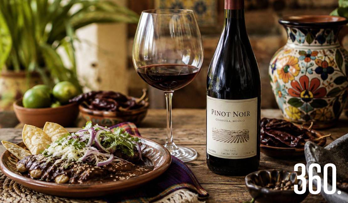 La Pinot Noir es una variedad versátil que puede acompañar distintos sabores de la gastronomía mexicana, siempre buscando el equilibrio.