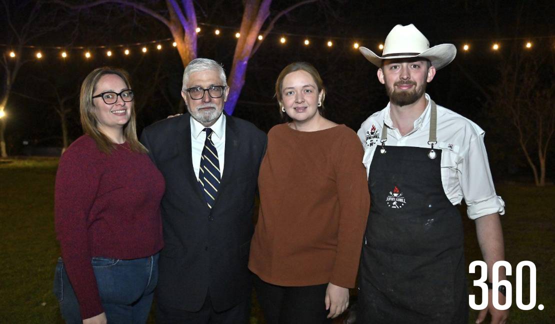 Mariana, Ildefonso, Carla y Poncho Verduzco.