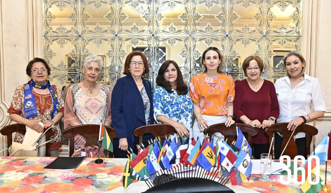 Elsa Valdez Castro, Rosy Guajardo, Angélica Zertuche de Candelas, Dalia Rodríguez de Rodríguez, Marcela Arizpe de Musa, Maisi Ramos de Gomez y Tere Rodríguez de Colunga.