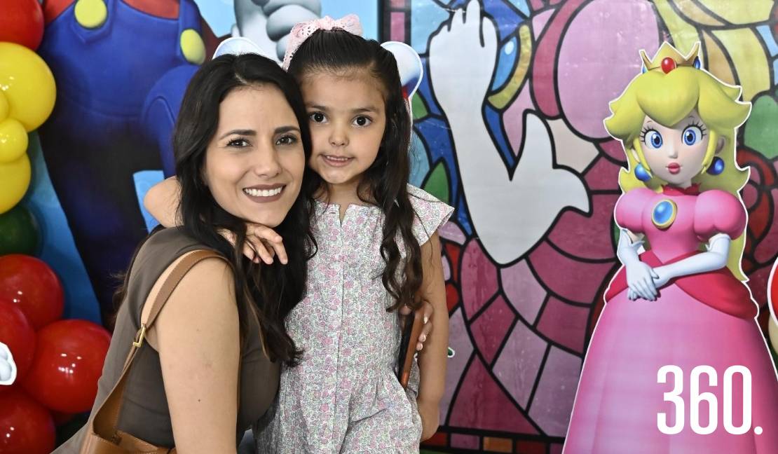 Elva Puente y Constanza Berlanga.