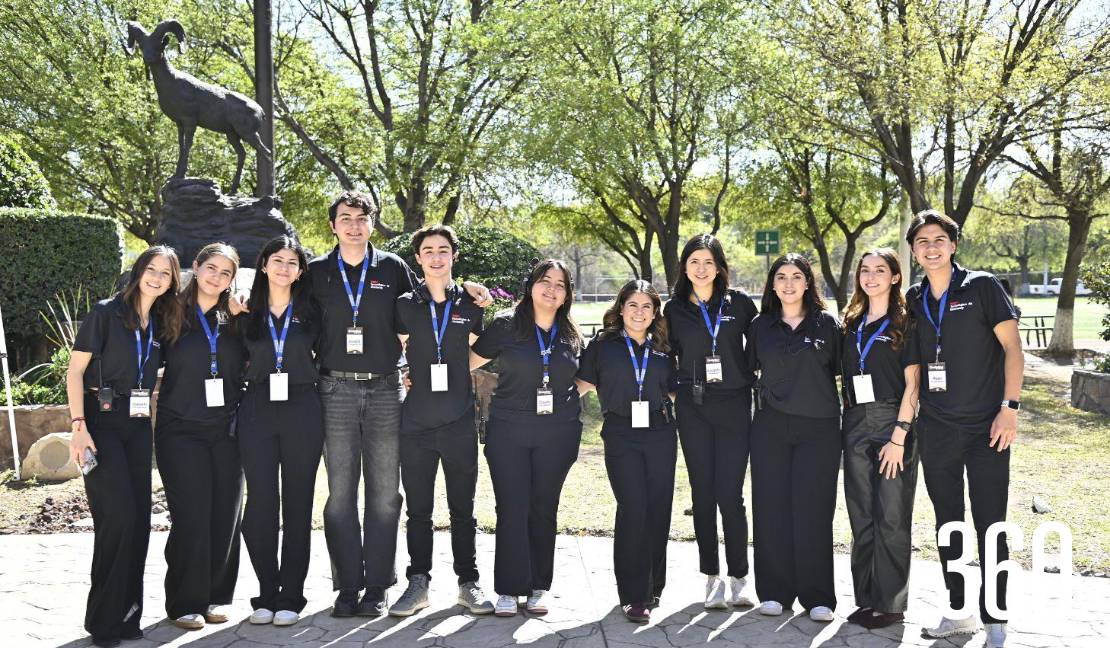 Parte del equipo de estudiantes organizadores del TEDx.