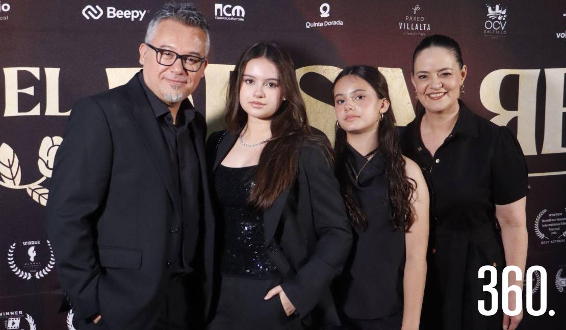 El director, Gabriel Ramos con sus hijas, Abril y Azul Ramos, y su esposa, Celeste Alvarado.