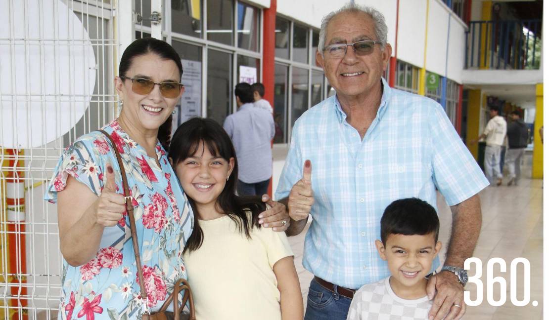 Claudia Córdova, Ximena Narro, David Narro y Fernando Yates.