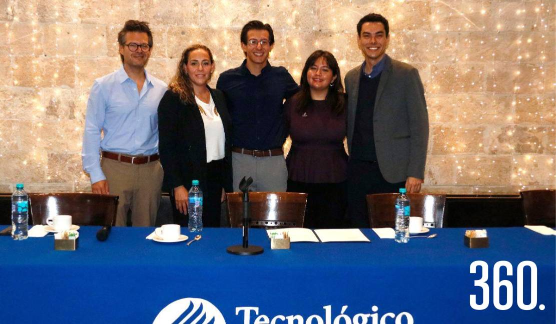 Natanael Espinoza, Montserrat Pla, Salim Tobías, Claudia López y Adrián González.