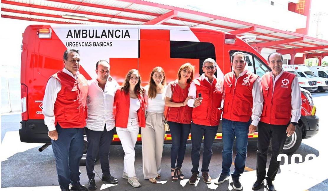 Familia González Lomelí con Javier Díaz, José Antonio Rodríguez y Sergio Pérez.