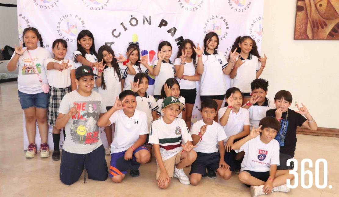 Estudiantes de tres escuelas celebraron su graduación del programa “Líderes Sociales: Arte para la Acción”, destacando su talento y compromiso con el cambio social.
