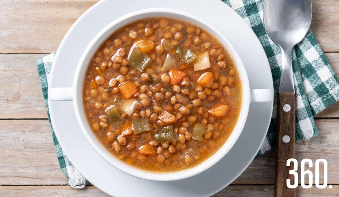 La sopa de lentejas, un clásico humilde y lleno de significado que permanece en la mesa y en la memoria.