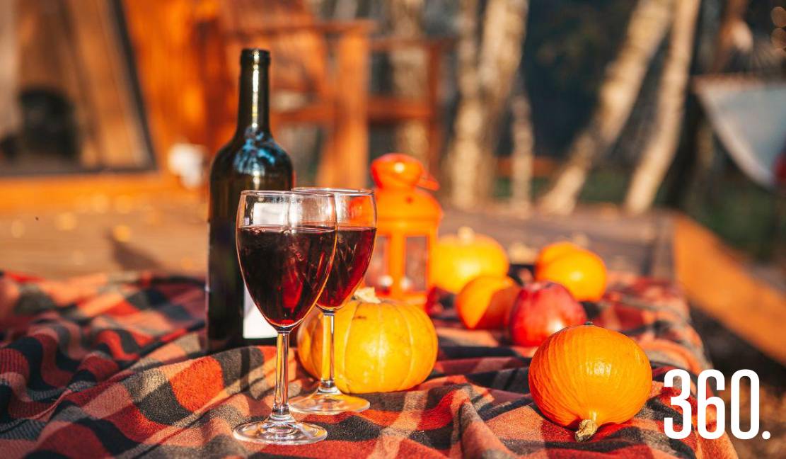 El influjo de la luna guía la vid y realza los matices del vino en cada fase lunar.