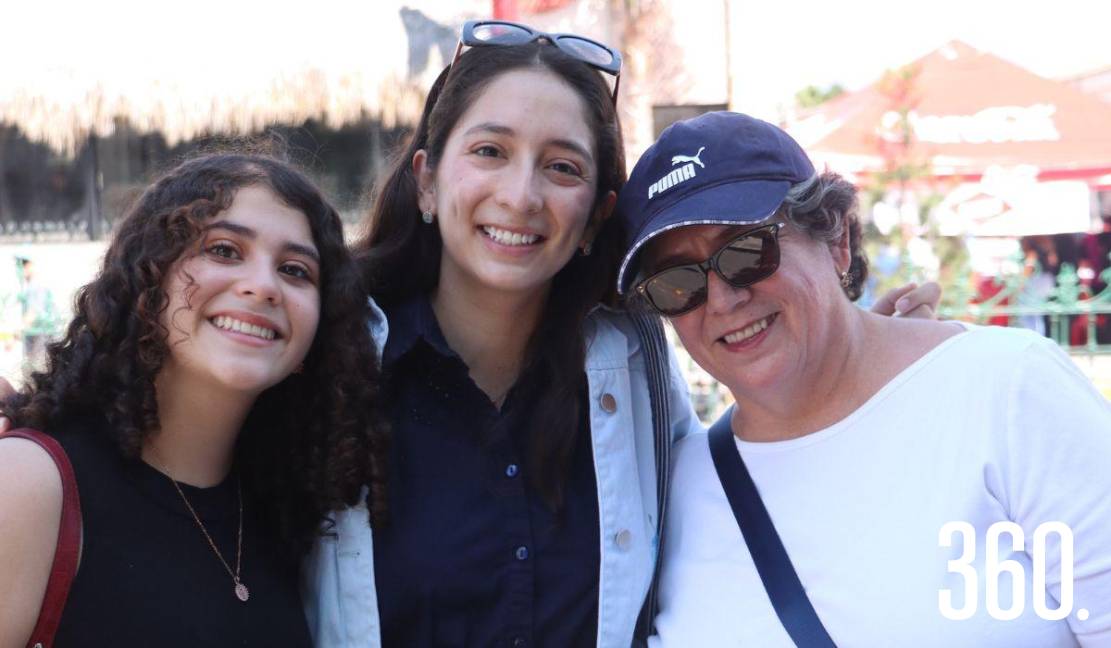 Mariapaula Espinosa, Mariajosé Espinosa y Martha Narro.