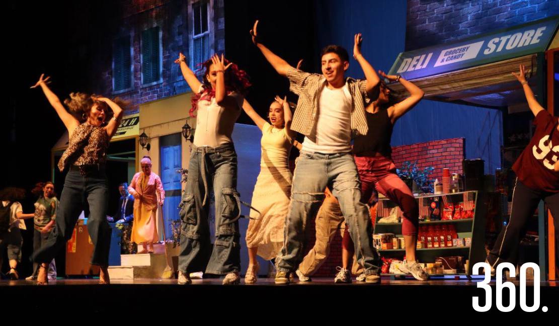 Los actores dieron vida al barrio latino con energía y pasión.