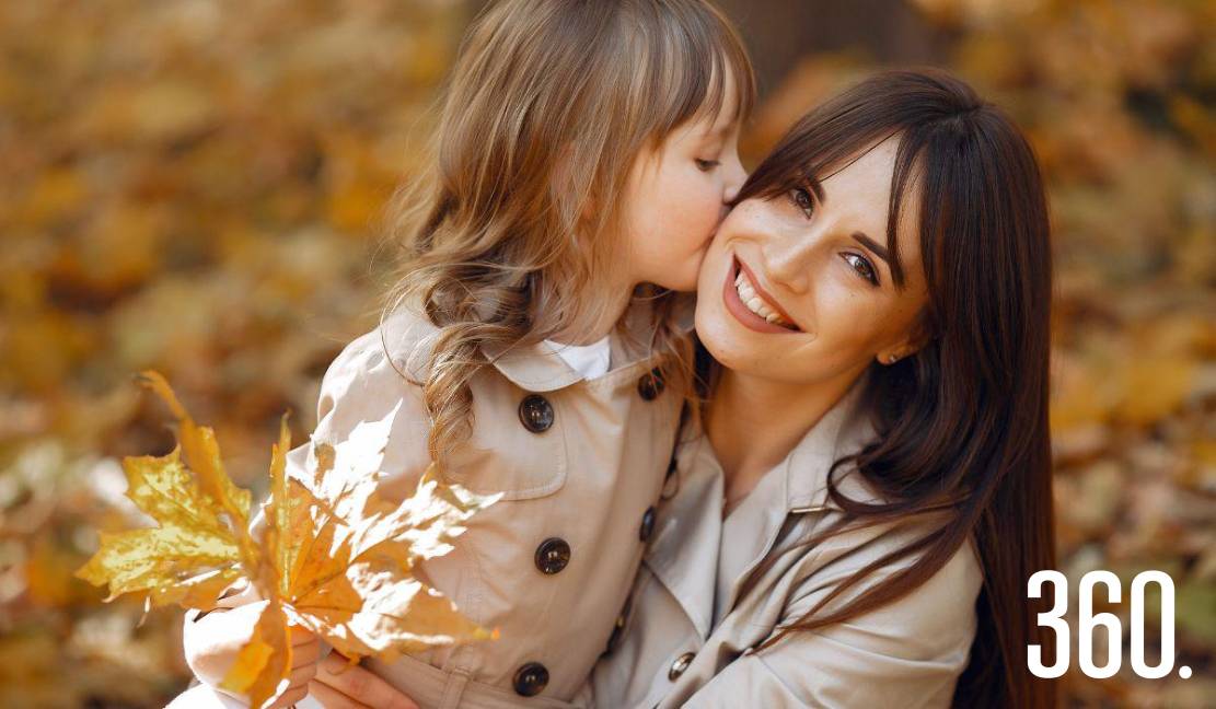 La maternidad: un viaje de amor, lecciones y soledad, donde aprender a salir del hoyo también es aprender a encontrarse a una misma.