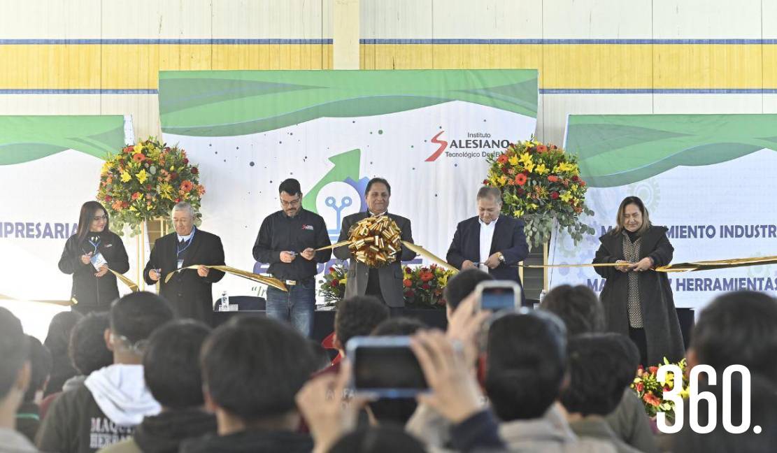 Corte del listón a cargo de Daniela Eguía, P. Wenceslao de la Peña, Óscar Miguel Martínez, Francisco García, Mario Valdés y Beatriz Brondon.