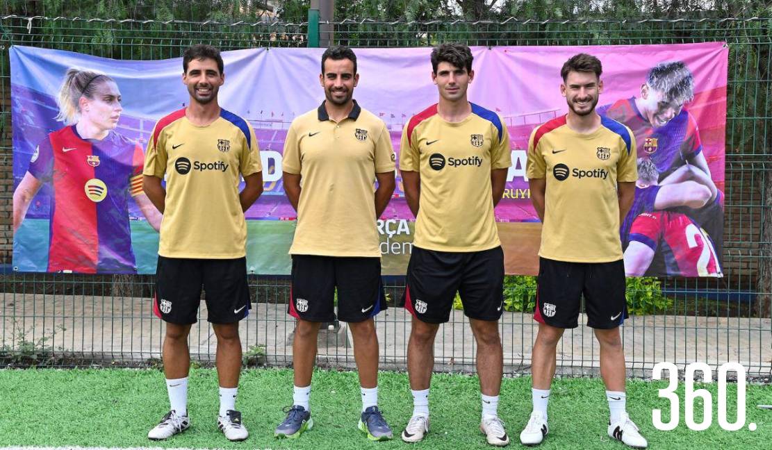 Los cuatro entrenadores de Barcelona estuvieron presentes para asegurarse de que cada niño reciba la mejor formación posible.