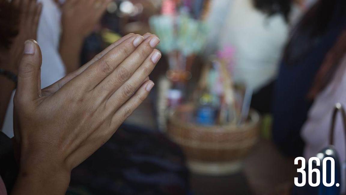 EL ÁTOMO ACOMPLEJADO