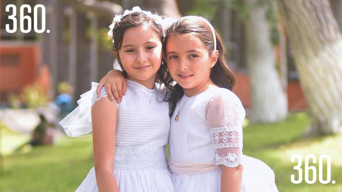 Primera comunión de María Ximena Aguirre y María Sofia Mery