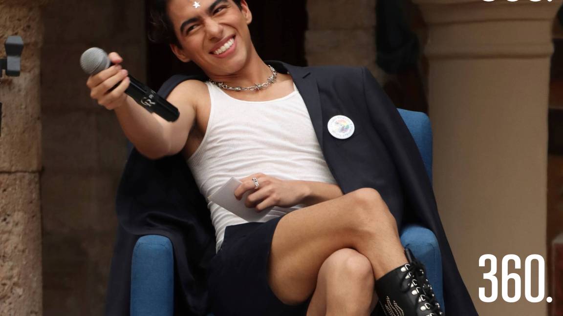 DIEGO CARRETO EXPONE CONFERENCIA LGBTTTIQ+