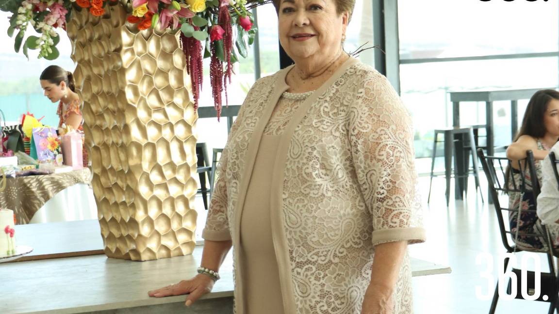FESTEJAN A HILDA ESCALERA