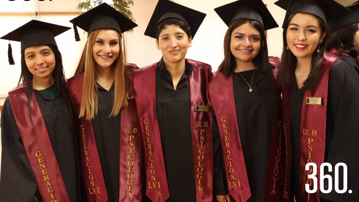 ALUMNOS SE GRADÚAN DE PSICOLOGÍA