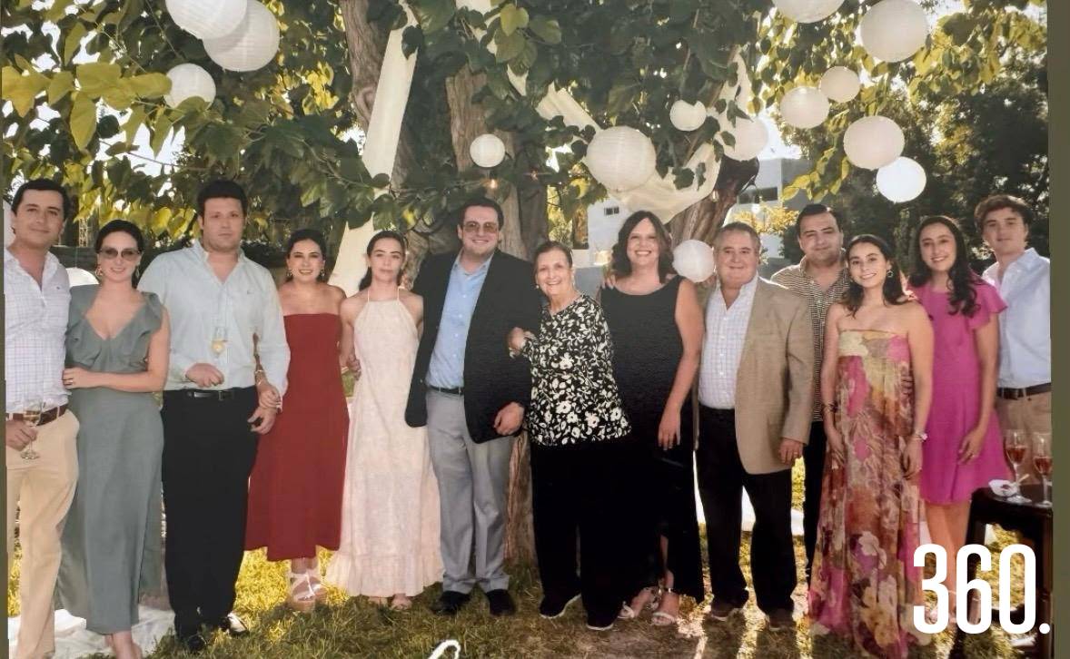 $!Guillermo Osuna Flores, Diana Garza, Daniel Kuess, Patricia Osuna, los novios, Coty Mier, Patricia Flores, Guillermo Osuna, Raúl Osuna, Paulina Villarreal, María Andrea Osuna y Luis Ángel Flores Cantú.