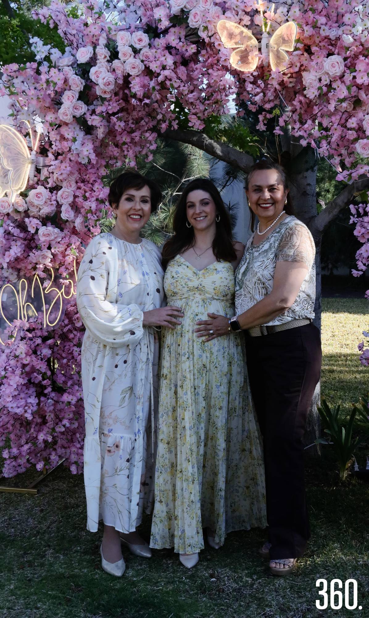 $!Laura Villareal y Edith Morales con su ahijada, Isabella.